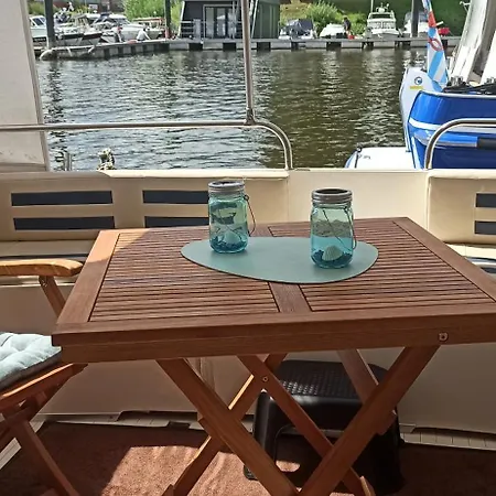Hotel Kappoleni - ein Boot für dich Lauenburg Exterior foto